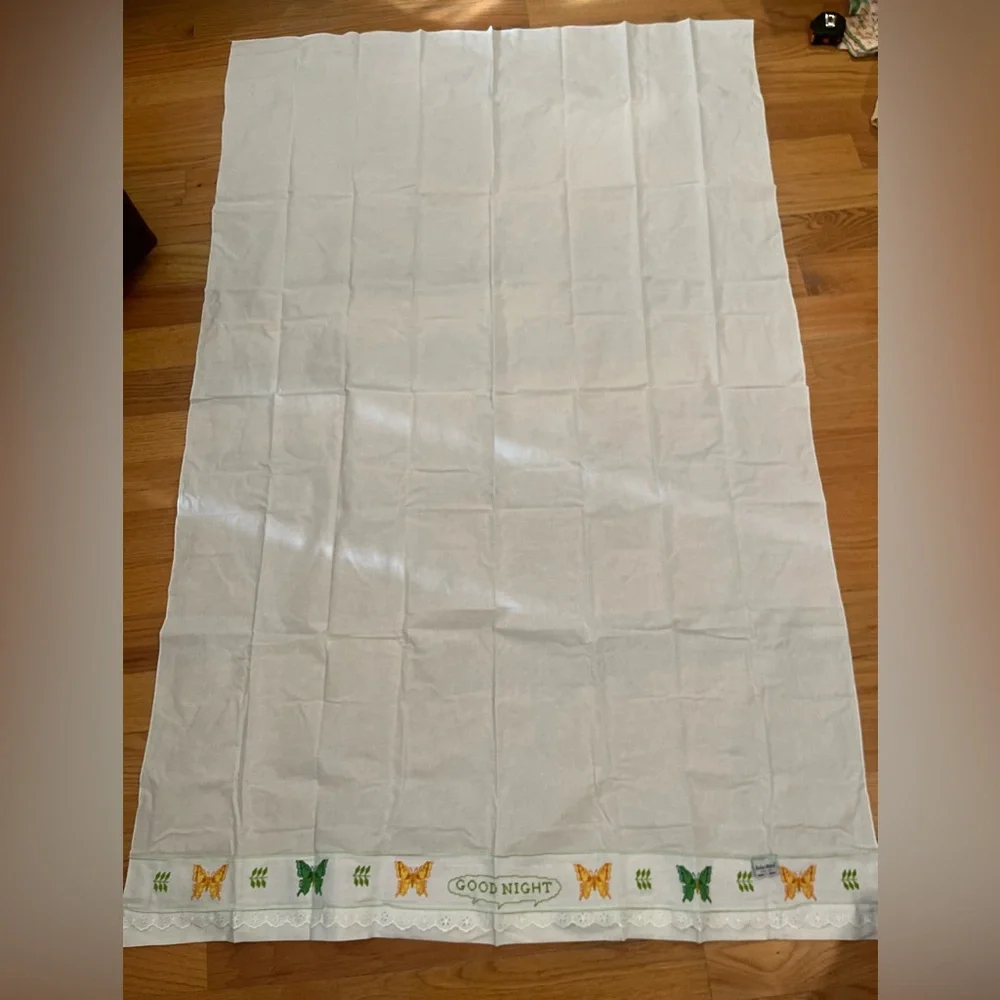 NWOT ANDY & HELEN embroidered flat bedsheet